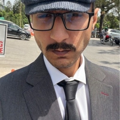 Sharoze Iftikhar headshot